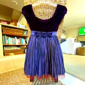 Beautiful holiday dress for your favorite girl!💕